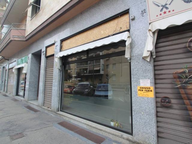 Locale Commerciale in affitto a Cavoretto, Piemonte