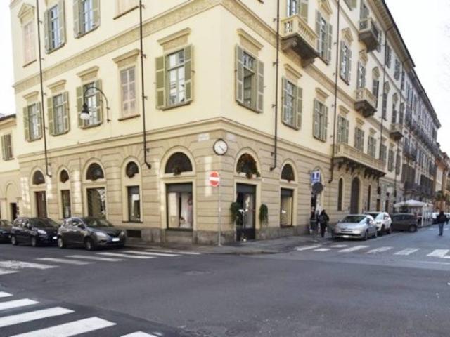 Locale Commerciale in affitto a Circoscrizione 1, Piemonte