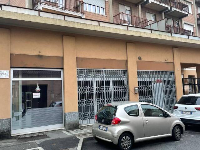 Locale Commerciale in affitto a Circoscrizione 4, Piemonte