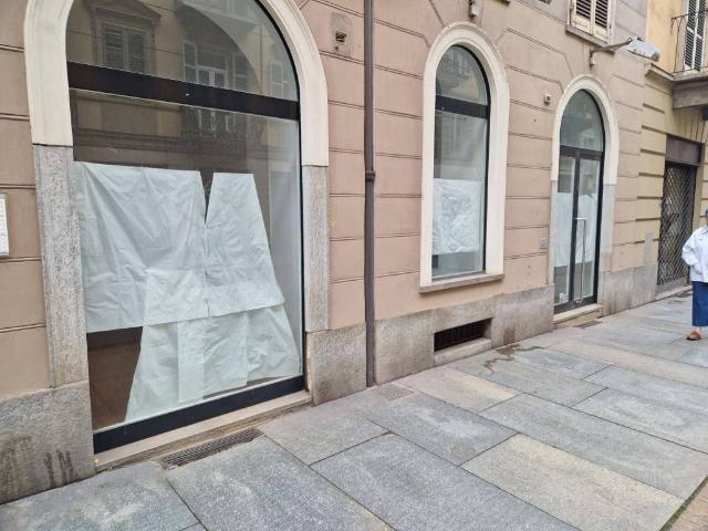 Locale Commerciale in affitto a Circoscrizione 1, Piemonte