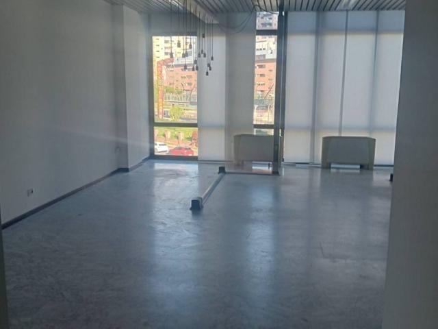 Locale Commerciale in affitto a Circoscrizione 5, Piemonte