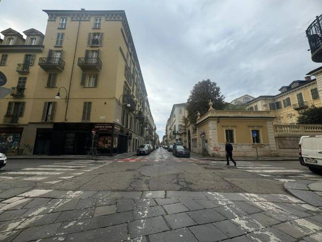 Locale Commerciale in affitto a Circoscrizione 1, Piemonte