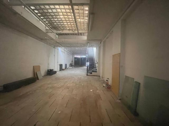 Locale Commerciale in affitto a Circoscrizione 8, Piemonte