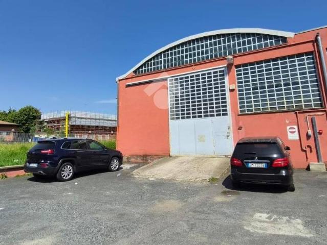 Locale Commerciale in affitto a Circoscrizione 2, Piemonte