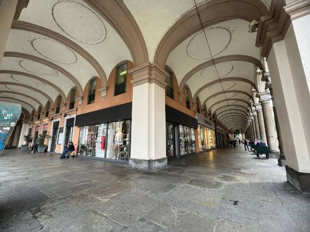 Locale Commerciale in affitto a Circoscrizione 1, Piemonte