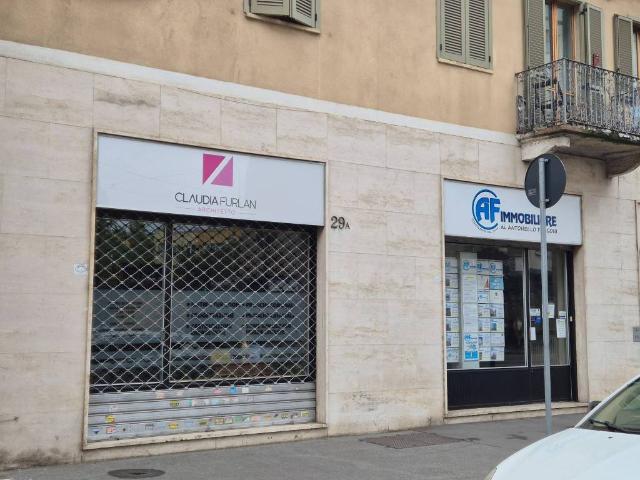 Locale Commerciale in affitto a Circoscrizione 5, Piemonte