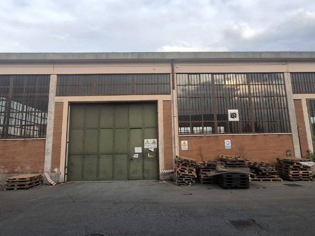 Locale Commerciale in affitto a Bertolla, Piemonte