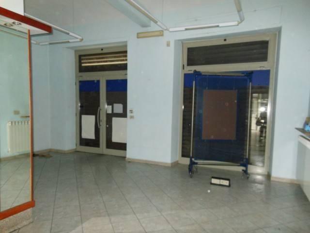 Locale Commerciale in affitto a Circoscrizione 4, Piemonte