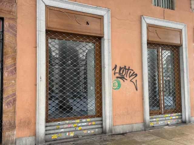 Locale Commerciale in affitto a Circoscrizione 1, Piemonte