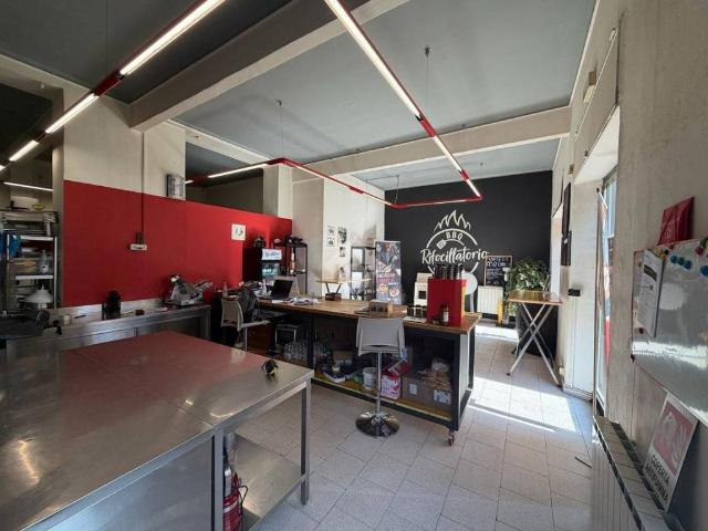 Locale Commerciale in affitto a Circoscrizione 3, Piemonte
