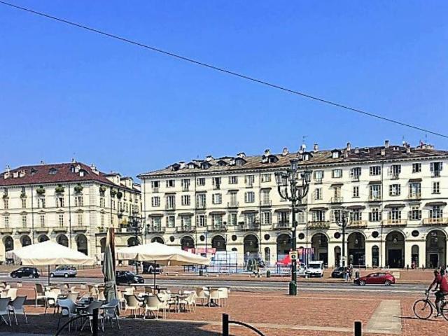 Locale Commerciale in affitto a Circoscrizione 1, Piemonte
