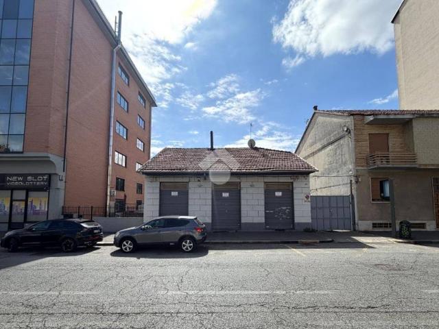 Locale Commerciale in affitto a Circoscrizione 5, Piemonte