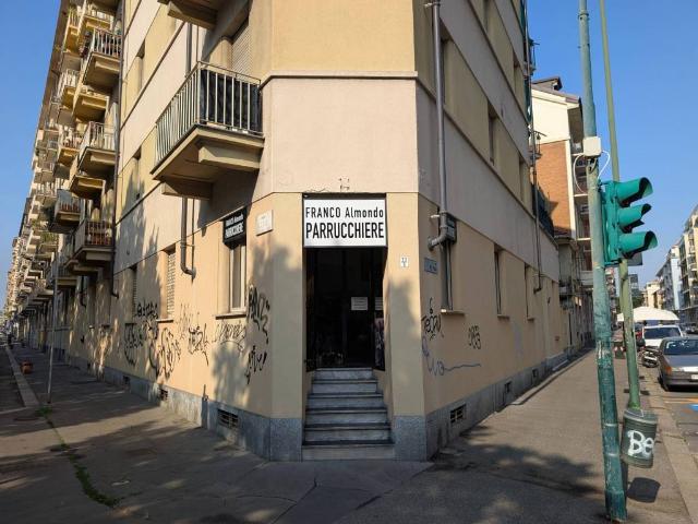 Locale Commerciale in affitto a Circoscrizione 4, Piemonte