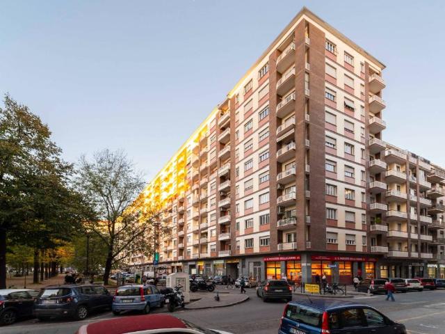 Locale Commerciale in affitto a Circoscrizione 2, Piemonte