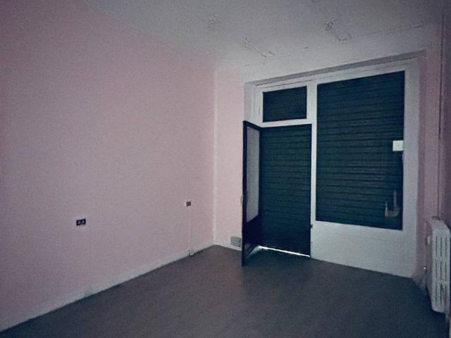 Locale Commerciale in affitto a Circoscrizione 3, Piemonte