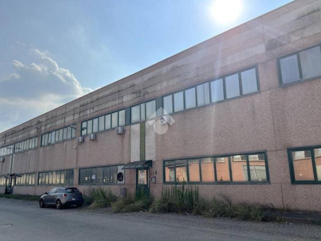 Locale Commerciale in affitto a Circoscrizione 6, Piemonte
