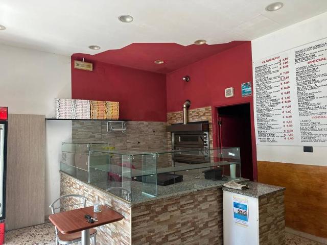 Locale Commerciale in affitto a Circoscrizione 3, Piemonte