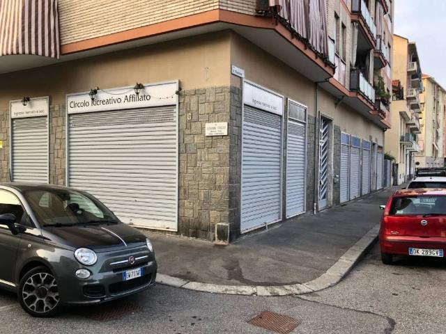 Locale Commerciale in affitto a Circoscrizione 6, Piemonte