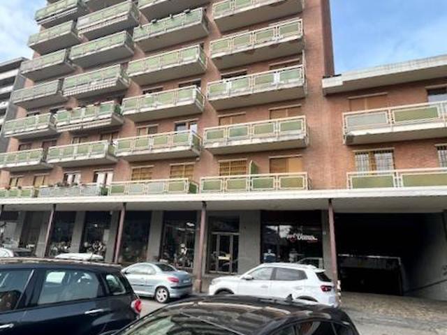Locale Commerciale in affitto a Circoscrizione 8, Piemonte