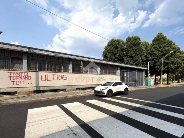 Locale Commerciale in affitto a Circoscrizione 5, Piemonte