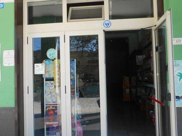 Locale Commerciale in affitto a Torre Le Nocelle, Campania