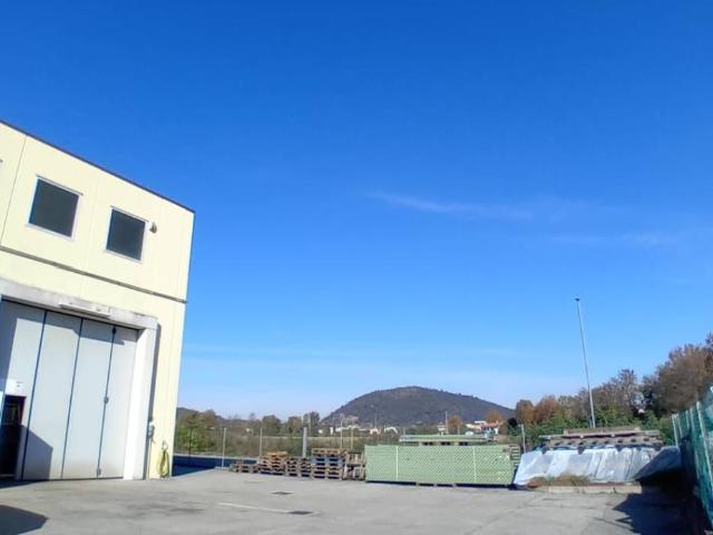 Locale Commerciale in affitto a Torreglia, Veneto
