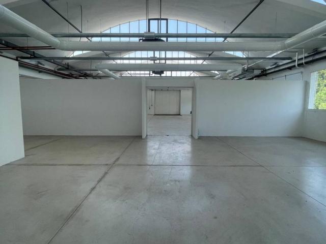 Locale Commerciale in affitto a Torreglia, Veneto