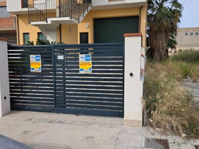Locale Commerciale in affitto a Torregrotta, Sicilia