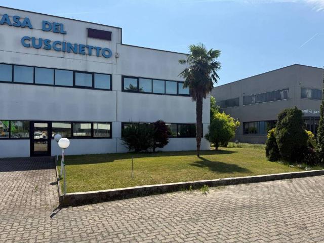 Locale Commerciale in affitto a Piemonte, Alessandria