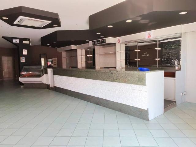 Locale Commerciale in affitto a Piemonte, Alessandria