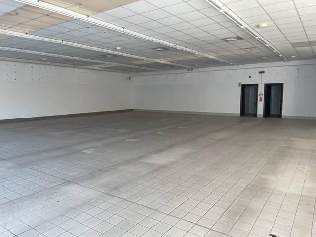 Locale Commerciale in affitto a Piemonte, Alessandria