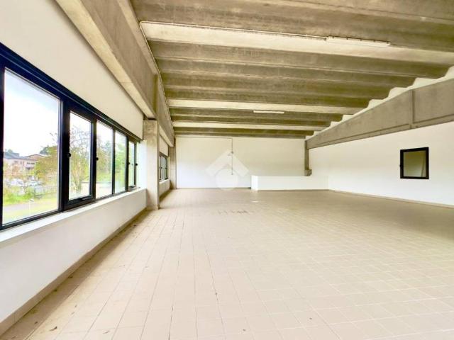 Locale Commerciale in affitto a Piemonte, Alessandria
