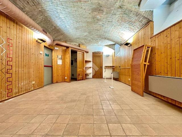 Locale Commerciale in affitto a Piemonte, Alessandria