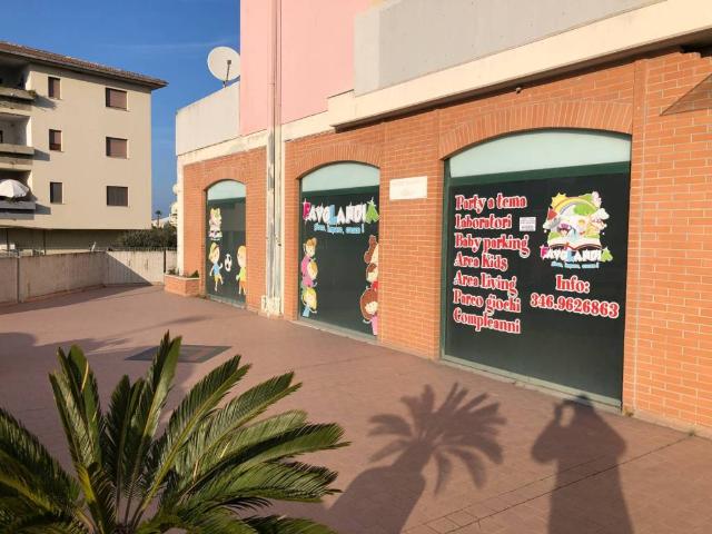 Locale Commerciale in affitto a Unione dei Comuni della Val Vibrata, Tortoreto