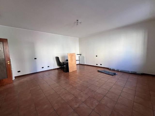 Locale Commerciale in affitto a Barnasc, Tradate