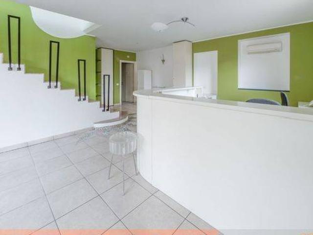 Locale Commerciale in affitto a Tradate, Lombardia