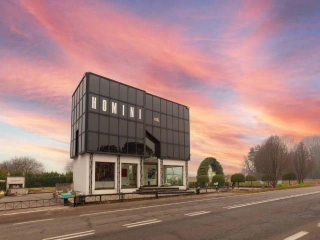 Locale Commerciale in affitto a Tradate, Lombardia