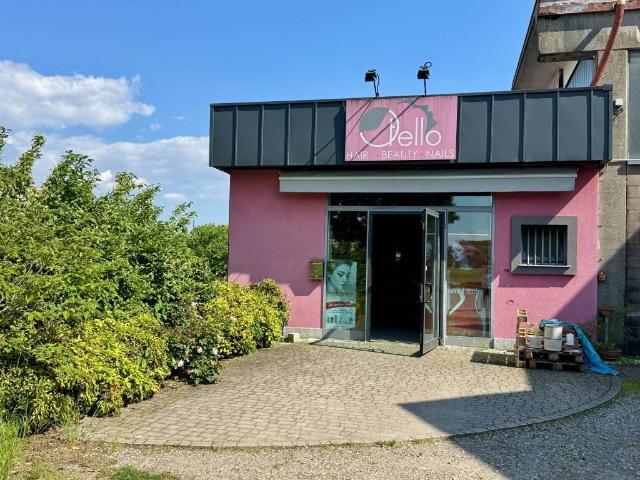 Locale Commerciale in affitto a Tradate, Lombardia