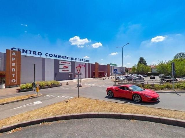 Locale Commerciale in affitto a Tradate, Lombardia