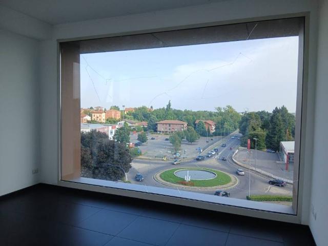 Locale Commerciale in affitto a Tradate, Lombardia