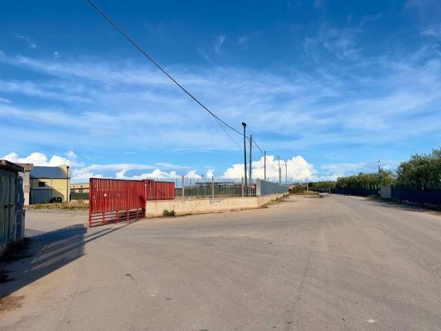 Locale Commerciale in affitto a Puglia, Barletta-andria-trani