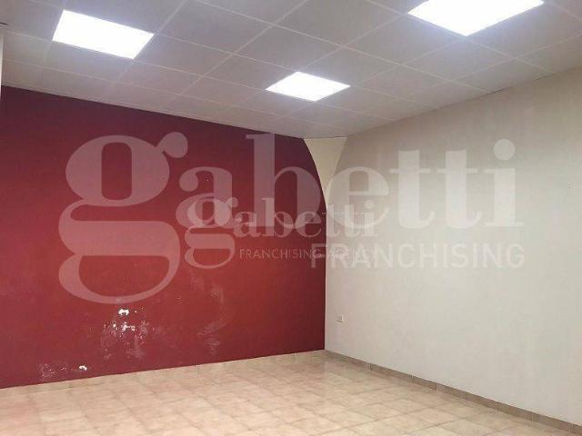 Locale Commerciale in affitto a Puglia, Barletta-andria-trani