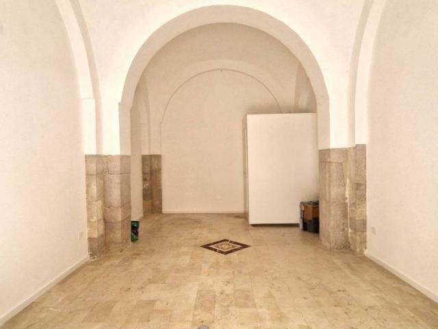 Locale Commerciale in affitto a Puglia, Barletta-andria-trani