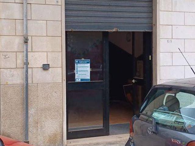 Locale Commerciale in affitto a Puglia, Barletta-andria-trani