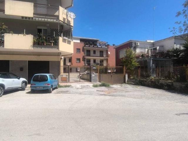 Locale Commerciale in affitto a Puglia, Barletta-andria-trani