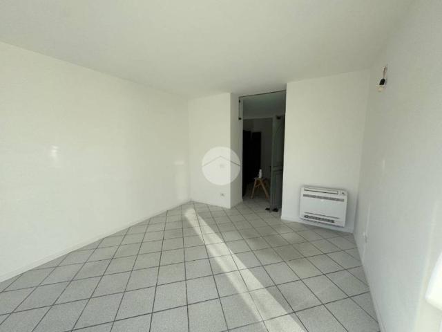 Locale Commerciale in affitto a Travagliato, Lombardia