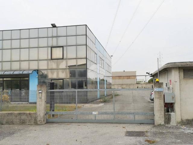 Locale Commerciale in affitto a Travagliato, Lombardia