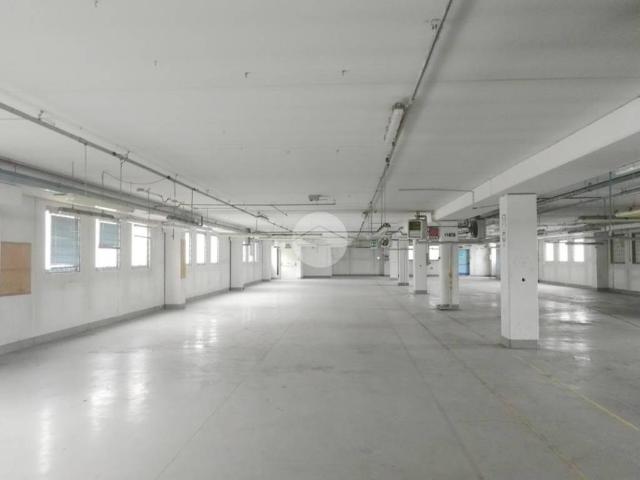 Locale Commerciale in affitto a Travagliato, Lombardia