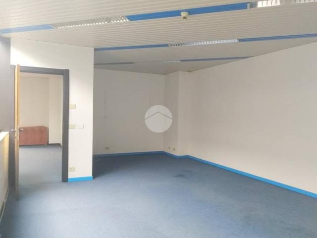 Locale Commerciale in affitto a Travagliato, Lombardia