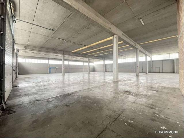 Locale Commerciale in affitto a Traversetolo, Reggio Emilia